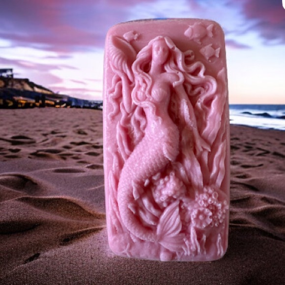 Hand Crafted Soap Mermaid Bar - Strawberry Pound Cake - Picture 5 of 8